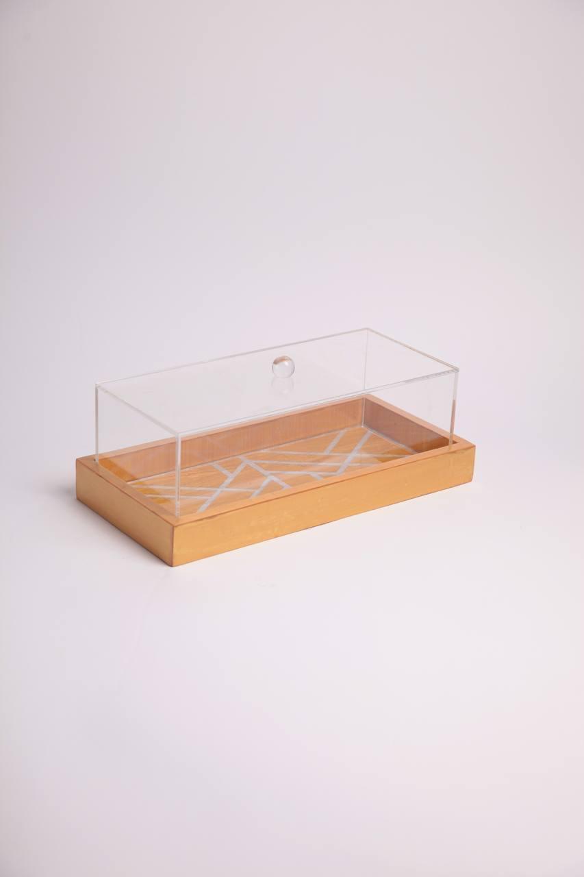 صينية مستطيلة صفراء بخطوط بيضاء