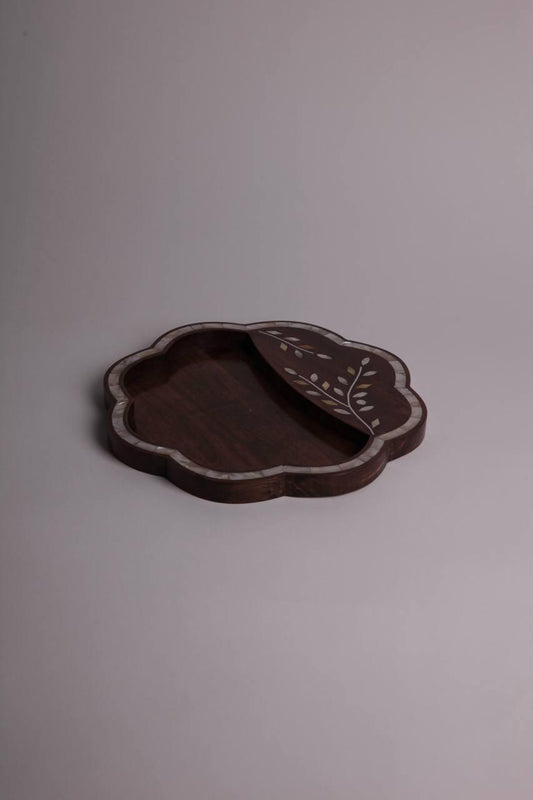 wooden tray. shape: flower